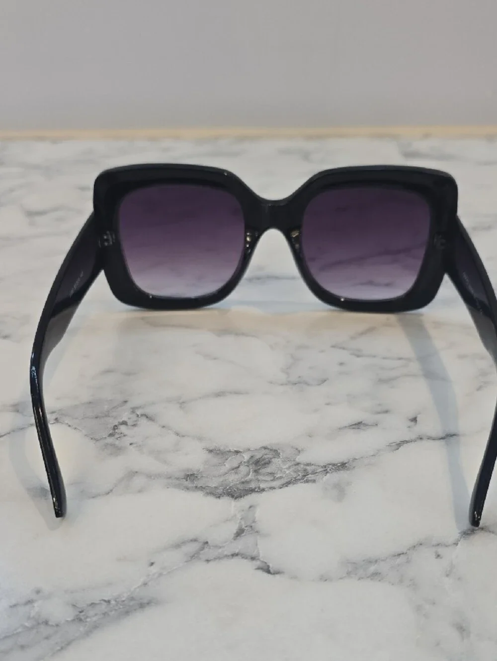 Gucci Black Square Sunglasses with Gold GG Emblem and Gradient Lenses